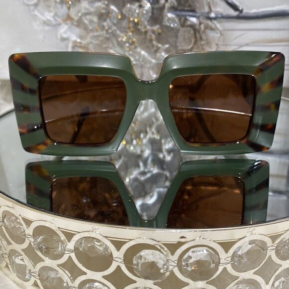 Oversized Square Sunglasses - Picture 4 of 6